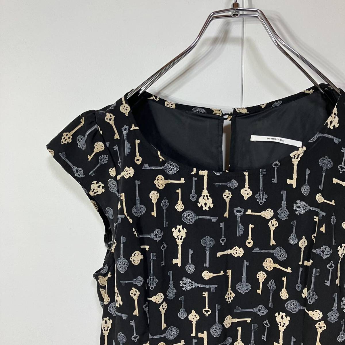 古着 キー デザイン ジップ ボタン 裏地付き 半袖 フレア ミニ ワンピース ブラック M拍卖