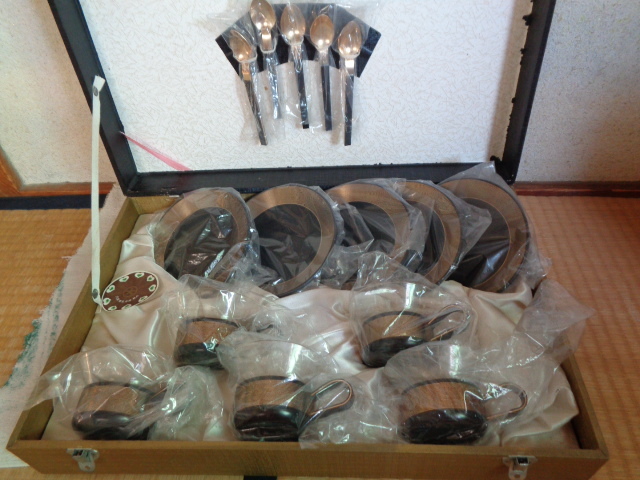 ティーカップ&ソーサー&スプーン 5客セット/ガラスカップ・プラスチック台・プラスチックソーサー/メーカー不詳/未使用品-長期保管品拍卖