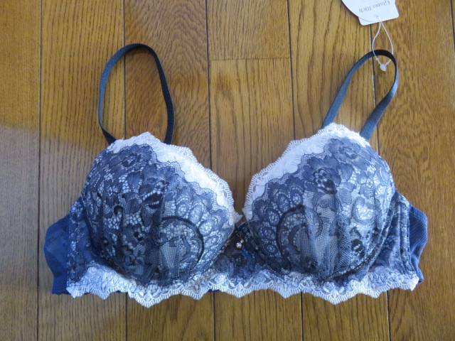 【新品】ワコールAMPHIレースボリュームupブラジャー C75 紺拍卖