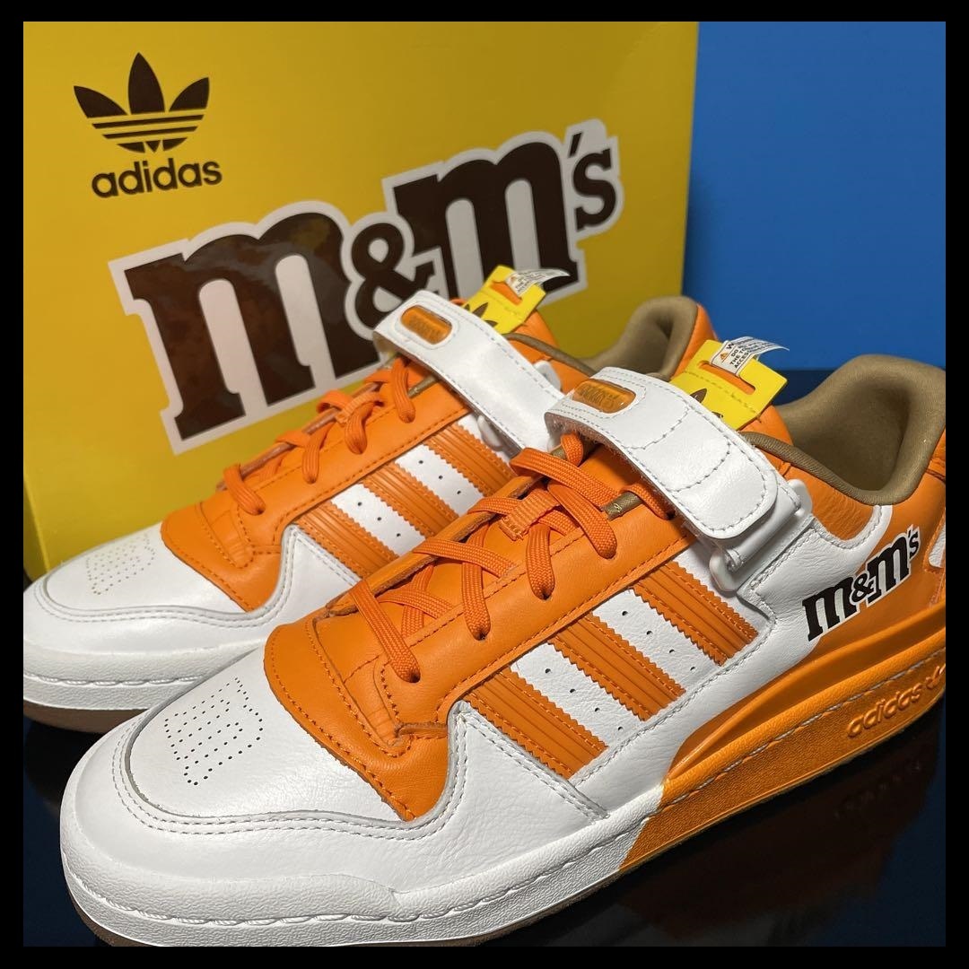 28.5cm★新品 M&Ms × adidas FORUM LO 84 アディダス × エムアンドエムズ フォーラム ロー 84 スニーカー オレンジ 白 コラボ GY6315拍卖