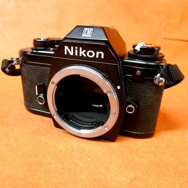 a270 Nikon EM ボディ 一眼レフ フィルムカメラ サイズ:幅約13cm 高さ約8.5cm 奥行約5.5cm/60拍卖