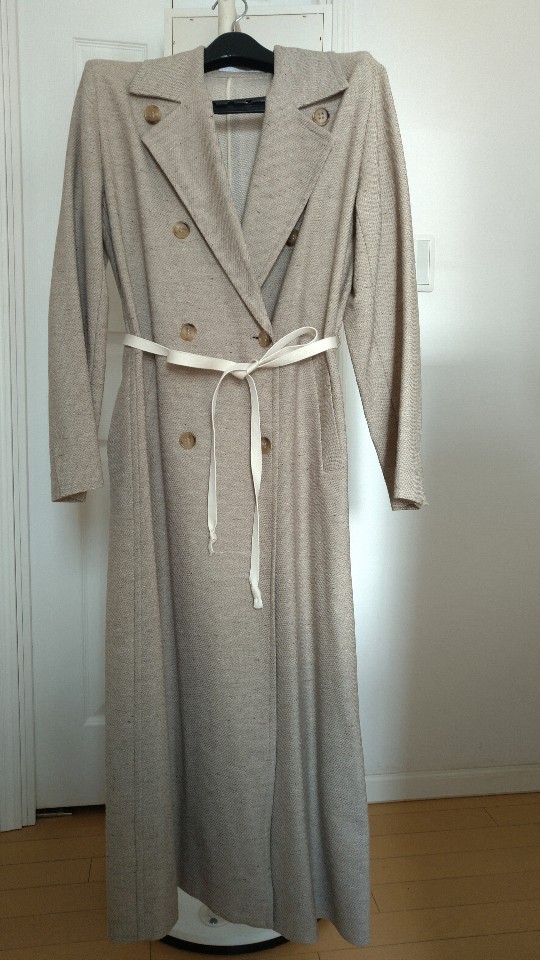SLOBE IENA Fi.m ダブルボタンロングコート 色:べージュ 裏地なし 2〜3回着用状態良好だが結ぶ紐の先に小さなシミが5ヶ所程度あり拍卖