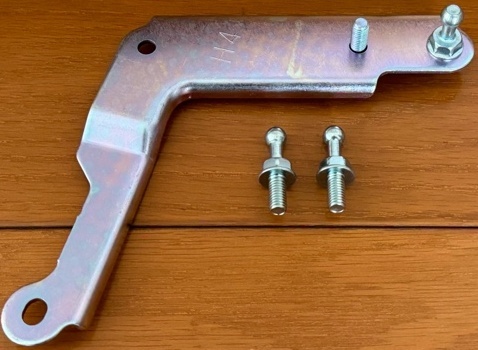 新品 純正品 TOYOTA トヨタ  エンジンルームカバー ブラケット、ボールヘッドボルト付 シエンタハイブリッド 後期17#系拍卖