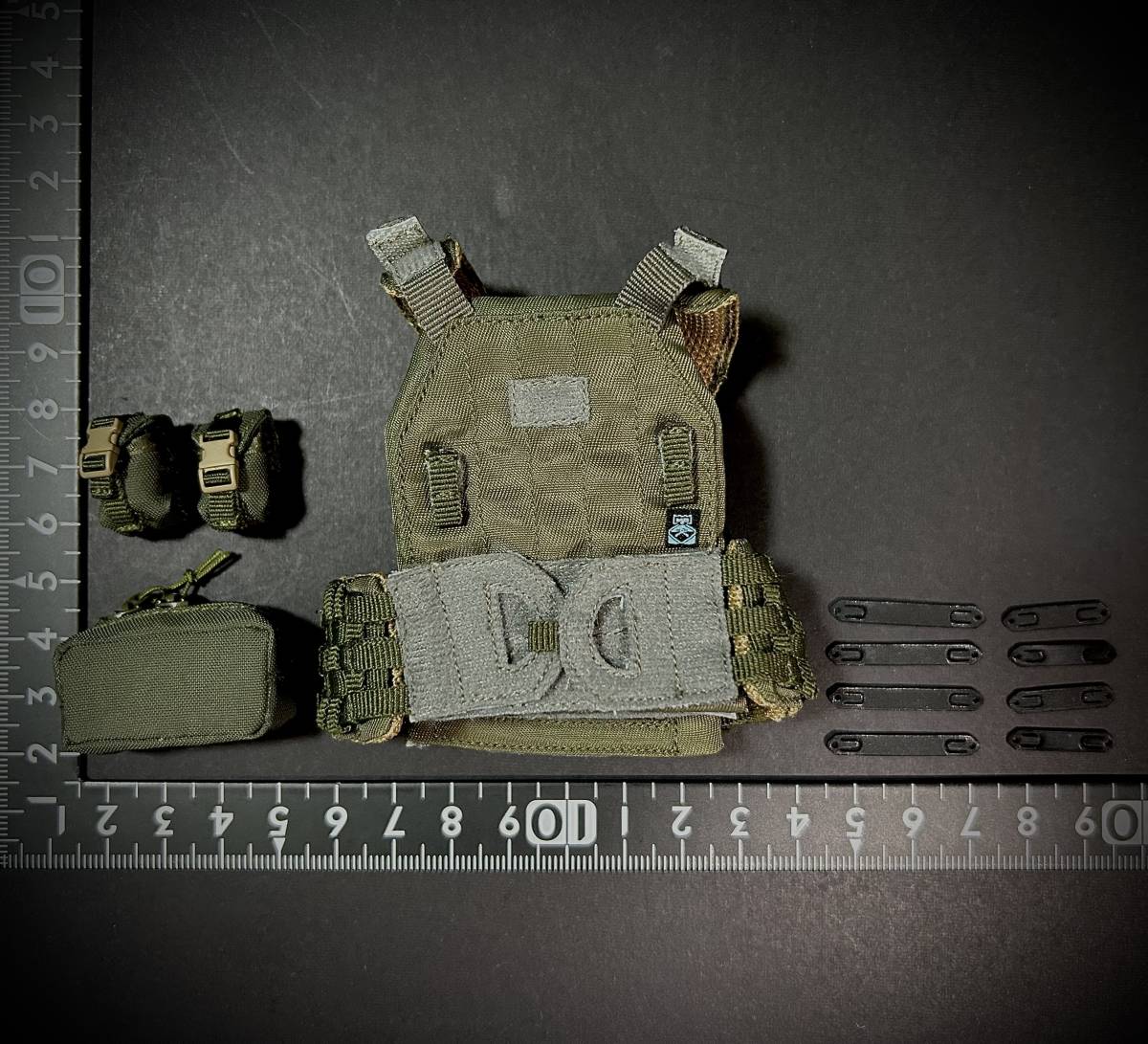 【売り切り/値上げ予定】DAMTOYS 模型 1/6 フィギュア用 防弾 プレートキャリア ロープロファイルキャリア アーマー ポーチセット(未使用拍卖