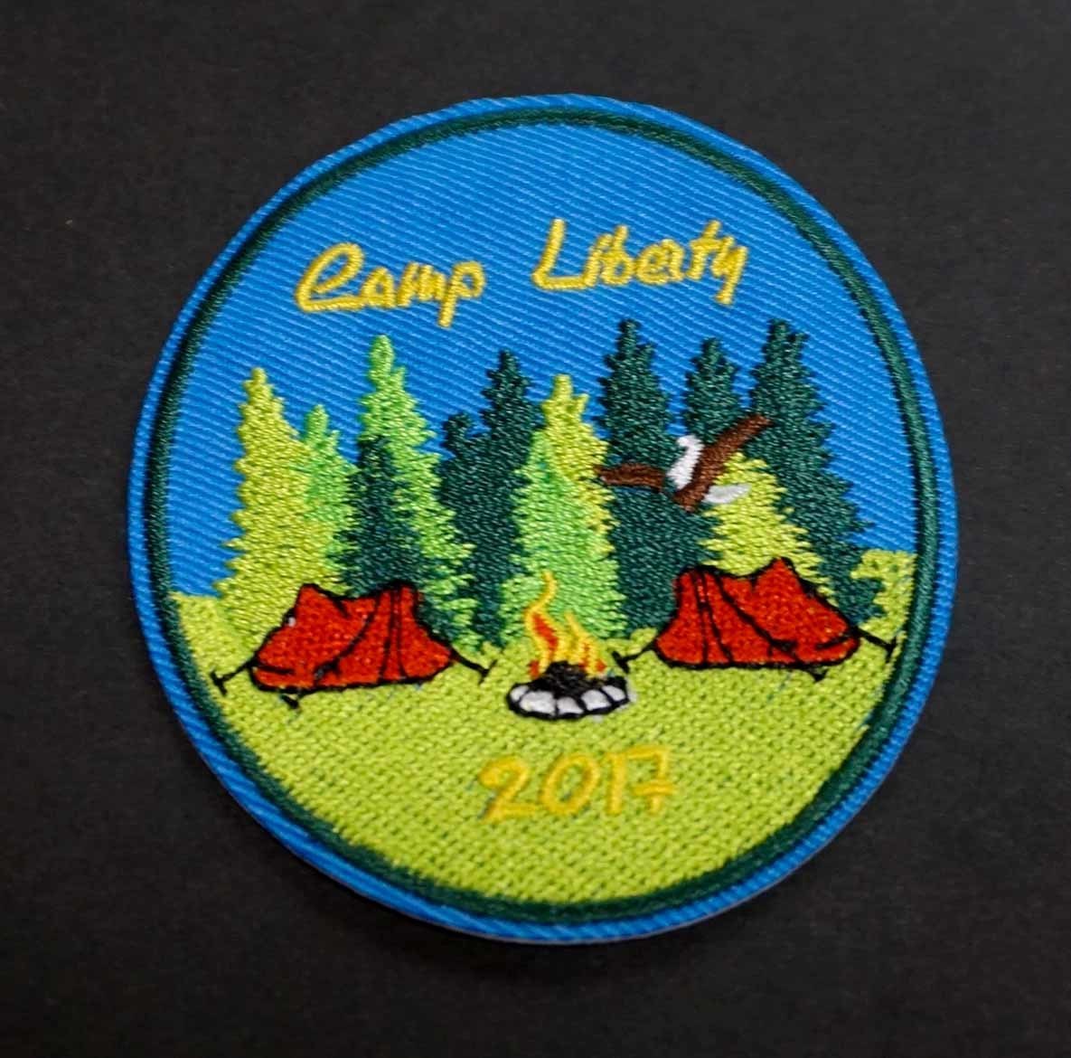 【晴天2107自由野営》「新品 『2017' camp Liberty』 自然 森 空 赤テント キャンプファイヤー 刺繍ワッペン ◇アメリカ カナダ NZ拍卖