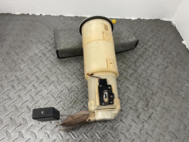 キャリィ DA65T 燃料 フューエル ポンプ 15100-83840拍卖