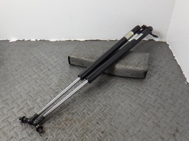 エブリィ DA64W バックドアダンパー 81850-68820 左右セット拍卖