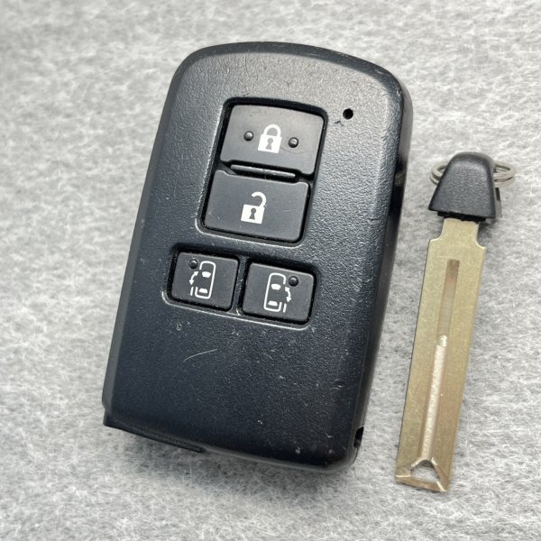 初期化済 トヨタ スマートキー ノア ヴォクシー エスクァイア シエンタ 281451-2150 001-A0073314FAC-01《別料金キーカット可》P拍卖