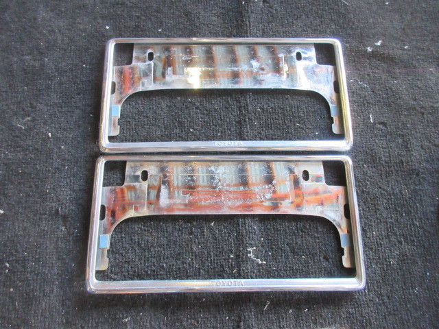 ★⑯R6G8111 トヨタナンバーフレーム2枚セット メッキタイプ 修理やストック等に ナンバー枠拍卖