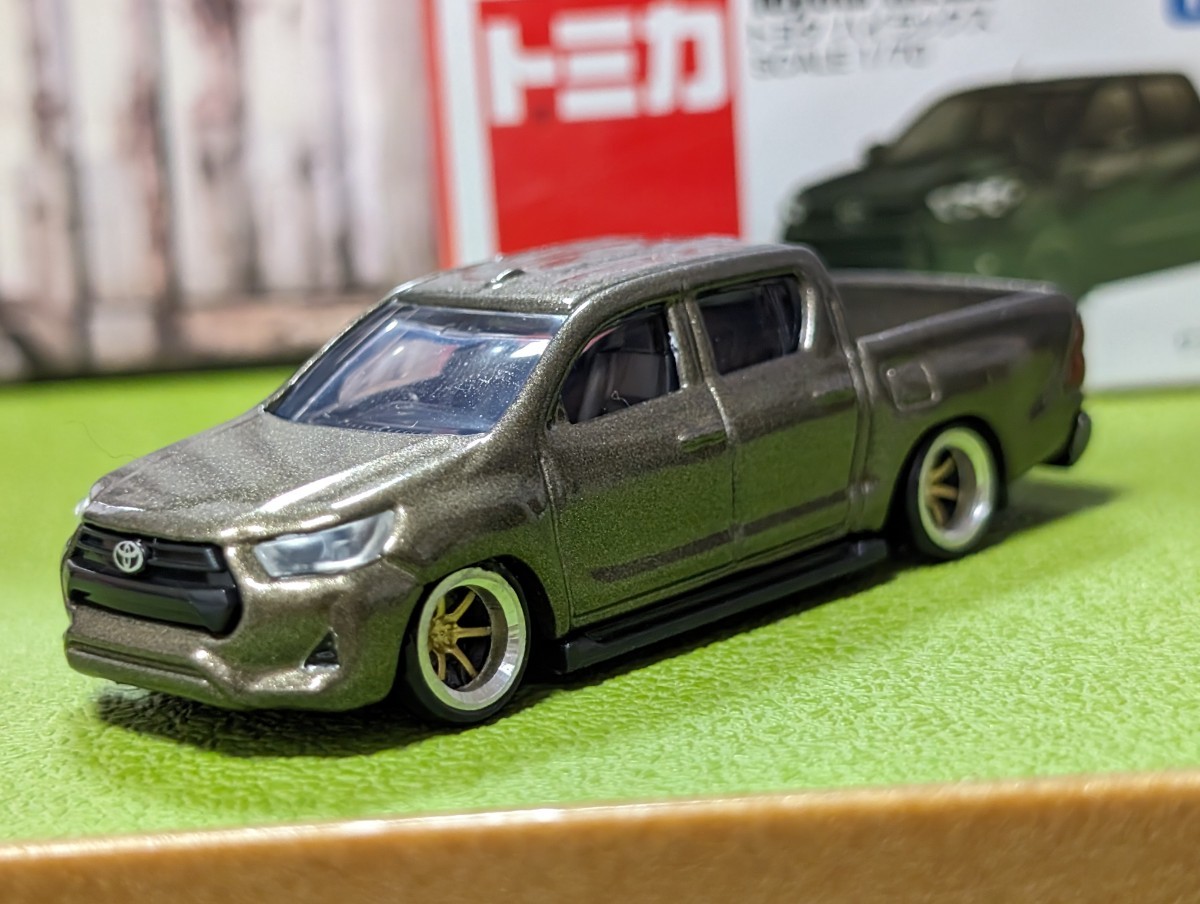 ★トミカ トヨタ ハイラックス改(純正カラー、オキサイドブロンズメタリックに変更)深リム、ローダウン他にも色々出品中!拍卖