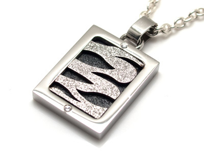 ★人気★お勧め★肌に優しい★手入れ不要★金属アレルギー&温泉&海水浴ご使用OK★ステンレスペンダント★ゼブラ虎柄プレート&ジルコニア拍卖