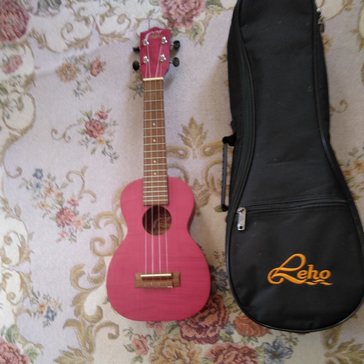 Leho MLUS-XM-HR ピンク フィギュアドマホガニー ウクレレ 拍卖