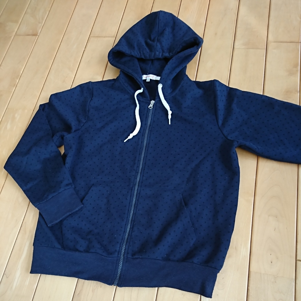 ★★水玉模様のジップアップパーカー レディース M ネイビー×黒拍卖