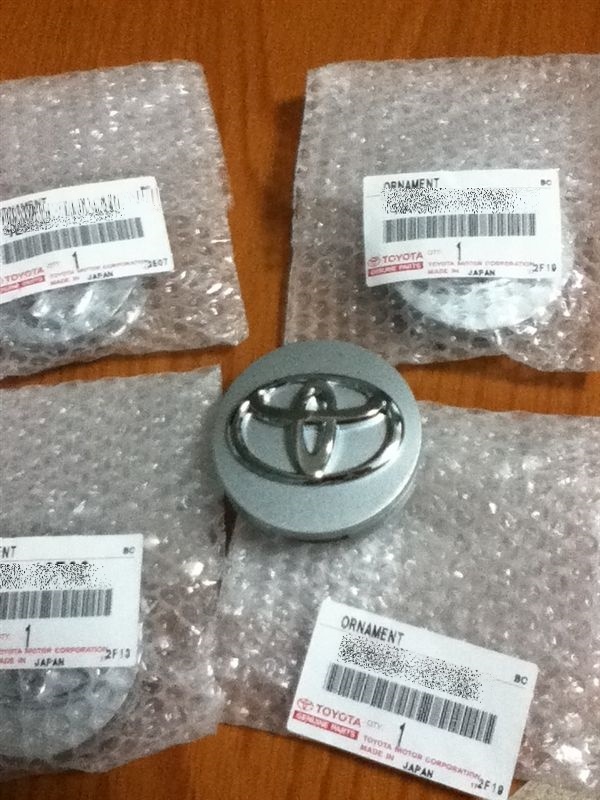 ●新品 未使用●トヨタ純正部品 ホイールセンターキャップ 4個セット 62mm 40プリウスα ヴェルファイア 70ノア ブレイド アイシス拍卖