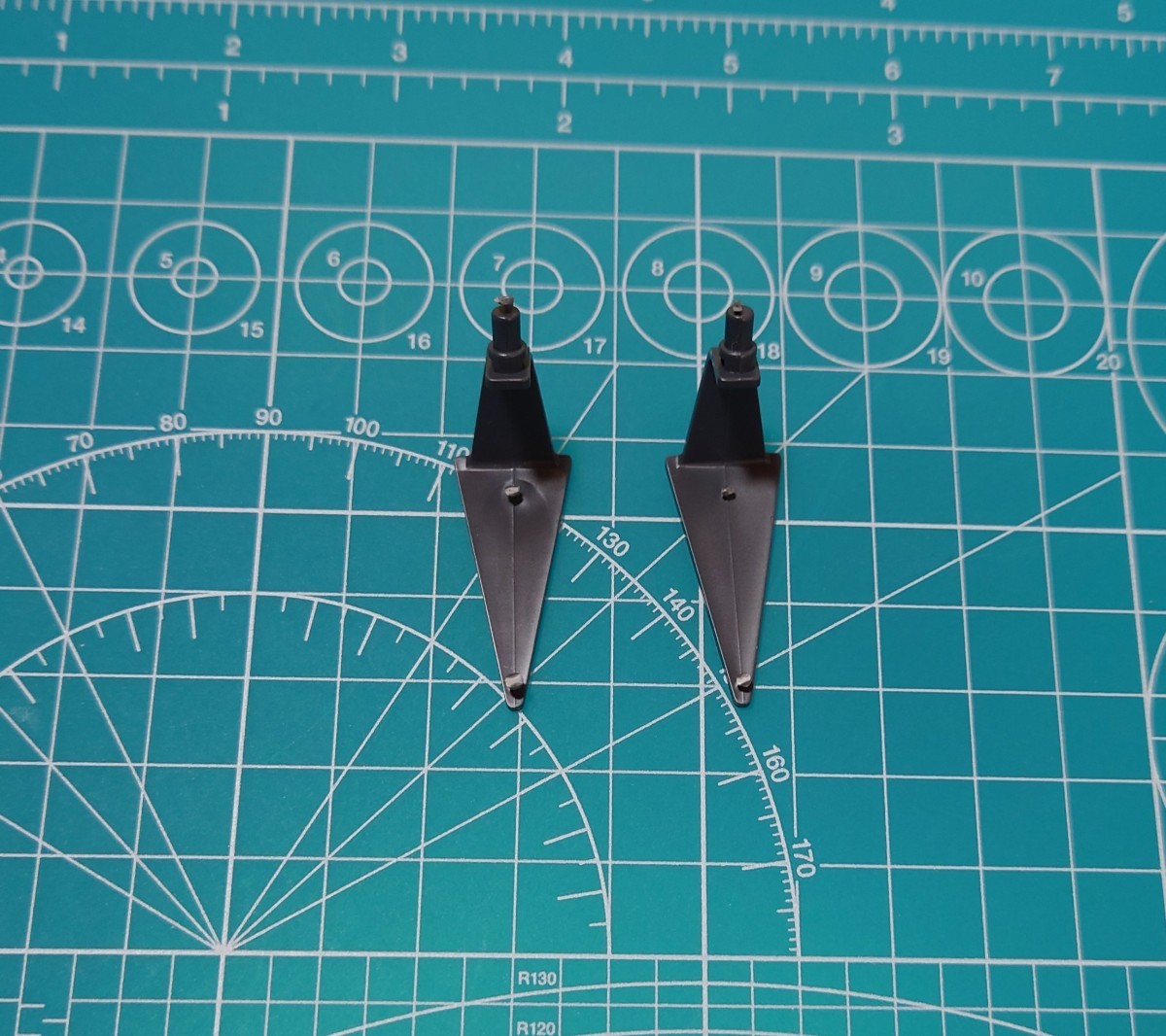 HG ガンダムデルタカイ ファンネル用ベース拍卖