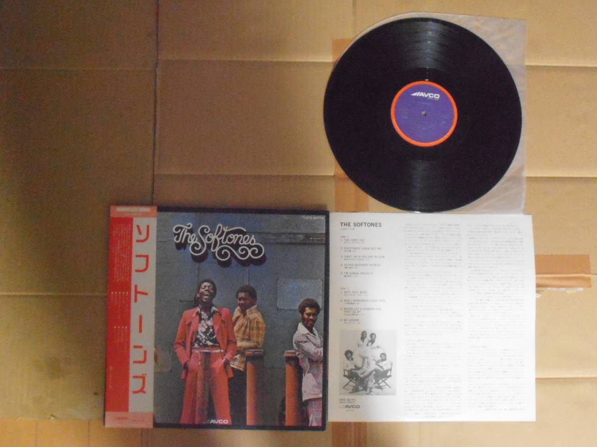 LP The Softones 「(S.T.)」 国内盤 SWX-6079 初版 全9曲 盤は綺麗 帯・ジャケットにシミ 解説・歌詞に黄ばみと薄い汚れ拍卖