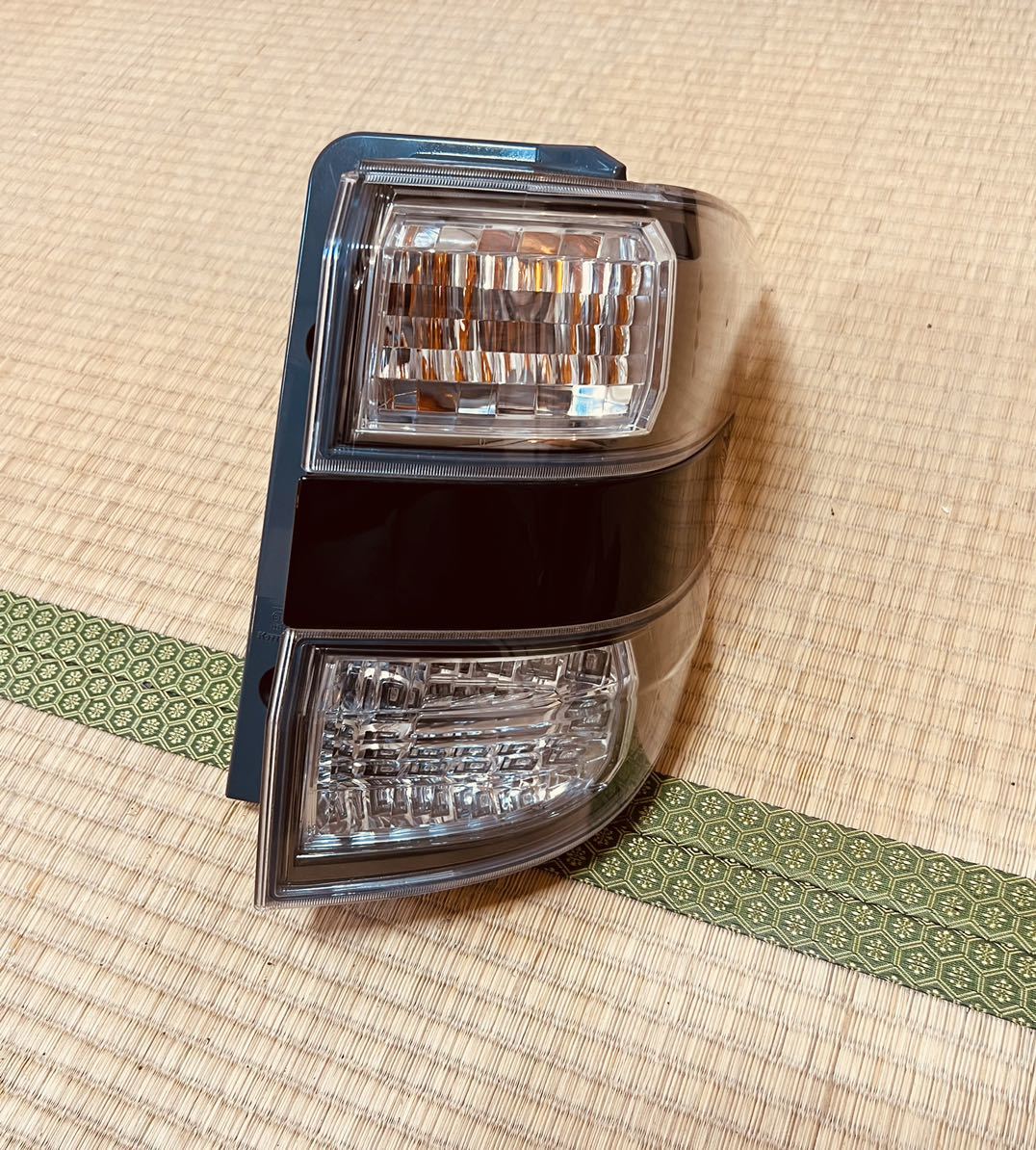 ヴェルファイア右テールランプ/右テールライト KOITO 58-29 ANH20W/ANH25W GGH20W/GGH25W Z 純正拍卖