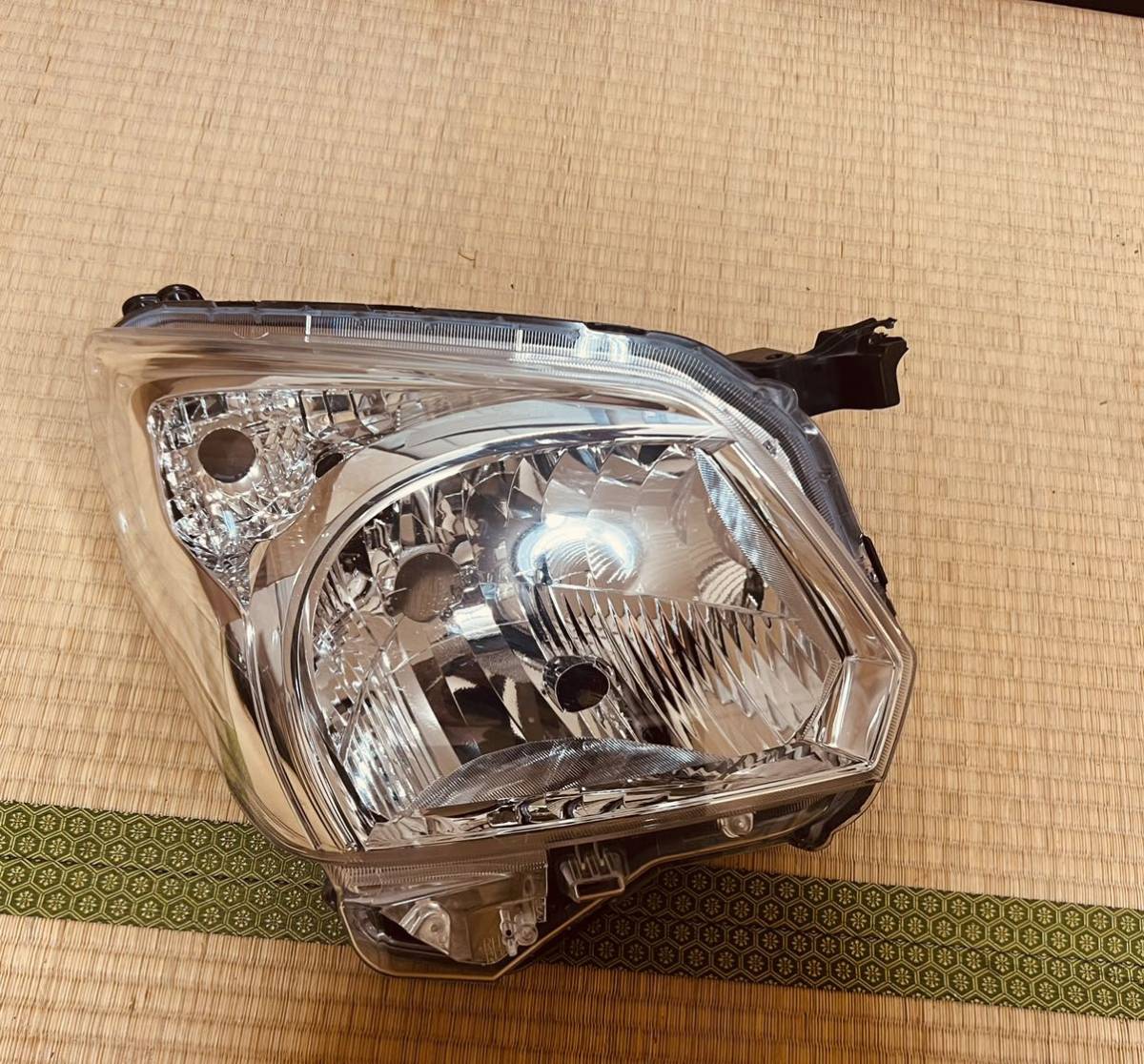 スズキ純正 MK32S スペーシア ICHIKOH 1870/35320-81M01 右ヘッドライト拍卖