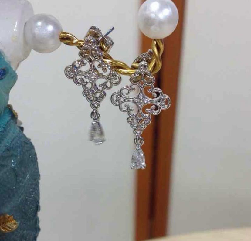 クルヴァロザンガ&ストーンピアス アクセサリー ピアス拍卖