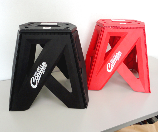 北海道 コンサドーレ札幌 オフィシャルグッズ バタフライスツール(赤/黒/大)2個セット 折りたたみ 踏み台 ステップ 椅子 札幌市拍卖