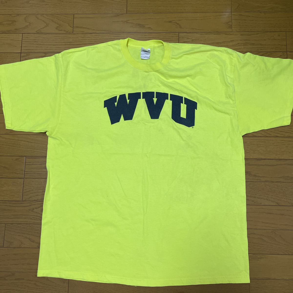 送料無料■GILDAN ギルダン WVU ロゴ 蛍光イエロー 半袖 Tシャツ サイズ2XL US古着拍卖