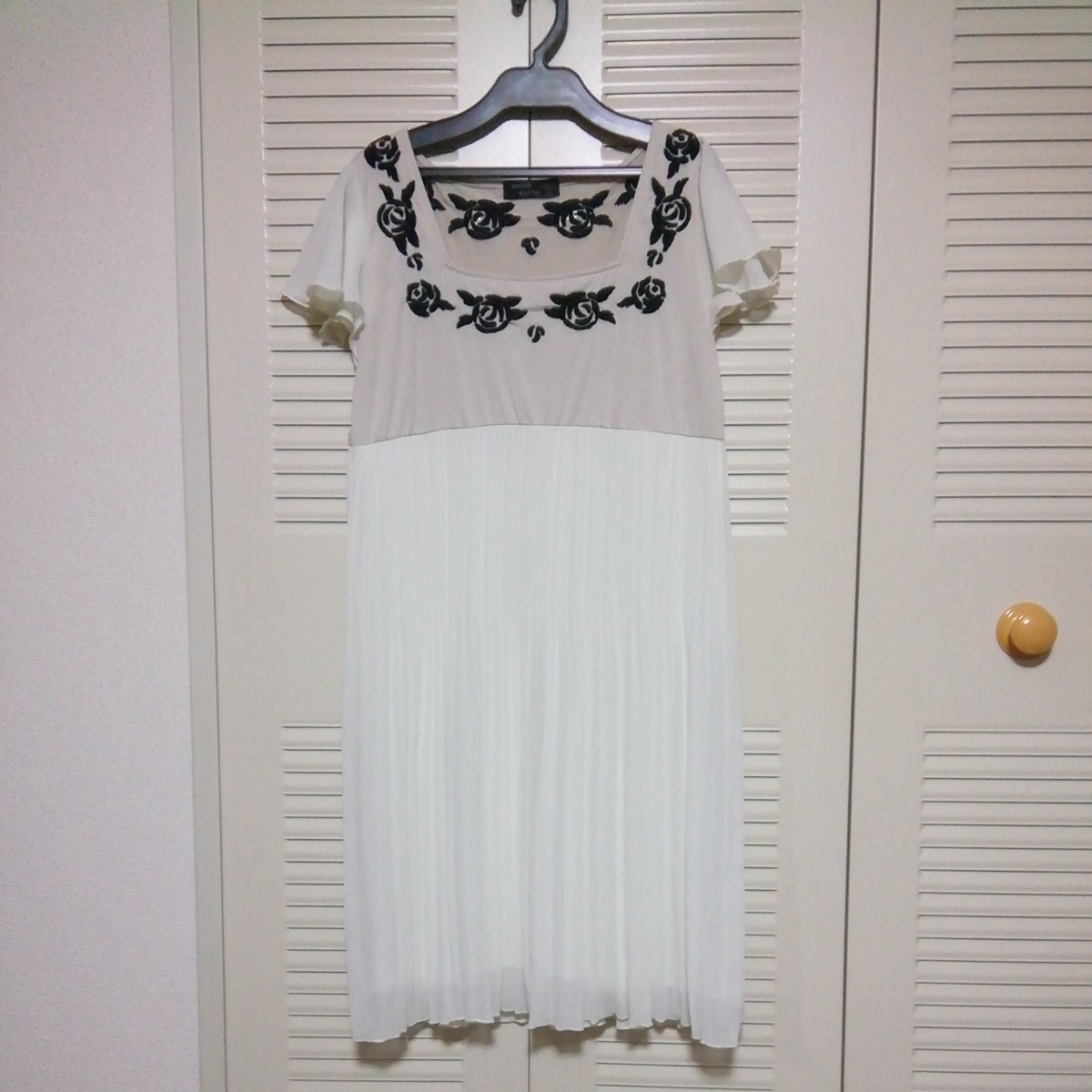 ★【古着】silent worth サイレントワース ワンピース ベージュ ホワイト ロング 半袖拍卖