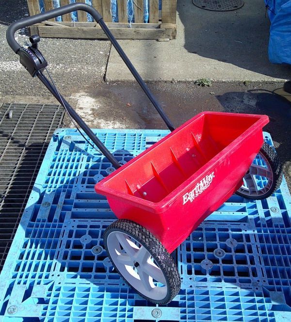中古 EarthWay 粒状肥料散粒器 落下式芝生用手押し散粒器拍卖
