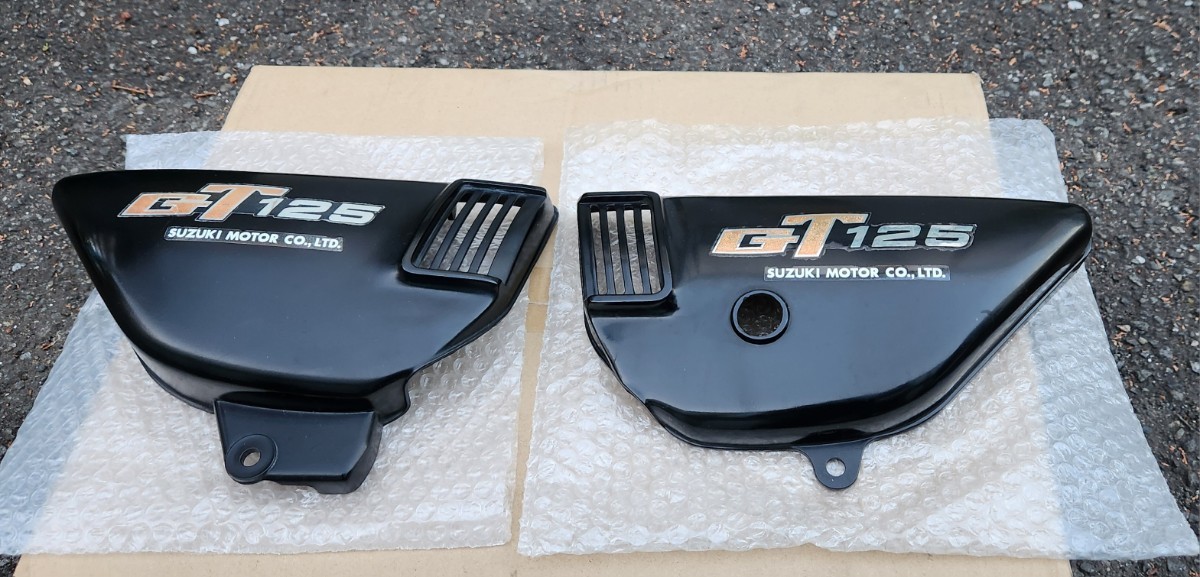 送料込み!!【 SUZUKI GT125 】サイドカバー 左右セット/スズキ拍卖