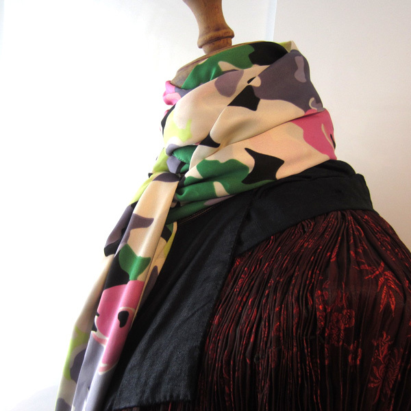 美品 マルチカラープリント 薄手ストール拍卖