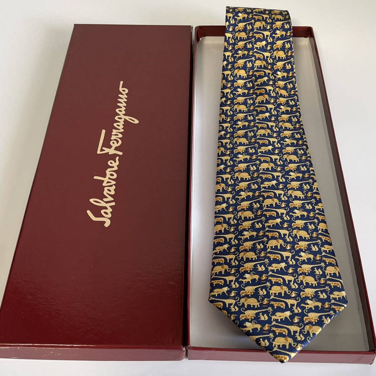 Salvatore Ferragamo(サルヴァトーレフェラガモ) 色んな動物ネクタイ拍卖