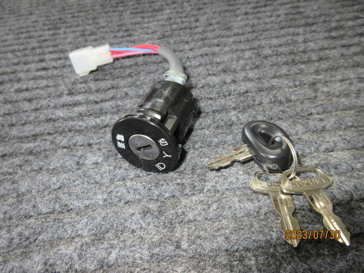 在庫1点 新品部品 鍵X3個付 即日発送 全国送料600円 キーセット スズキ電動カーのカギ部品 新品予備キー含め3本付 簡単交換可能拍卖