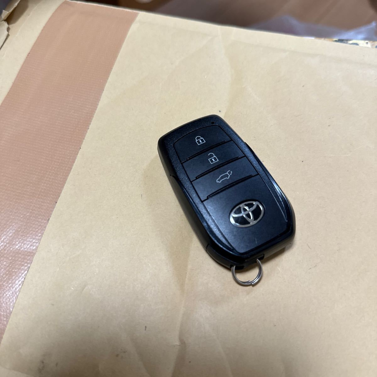 美品☆送料無料☆トヨタ純正スマートキー ヤリスMXPA10 ヤリスクロス 3ボタンスマートキー 基盤231451-2550 33拍卖