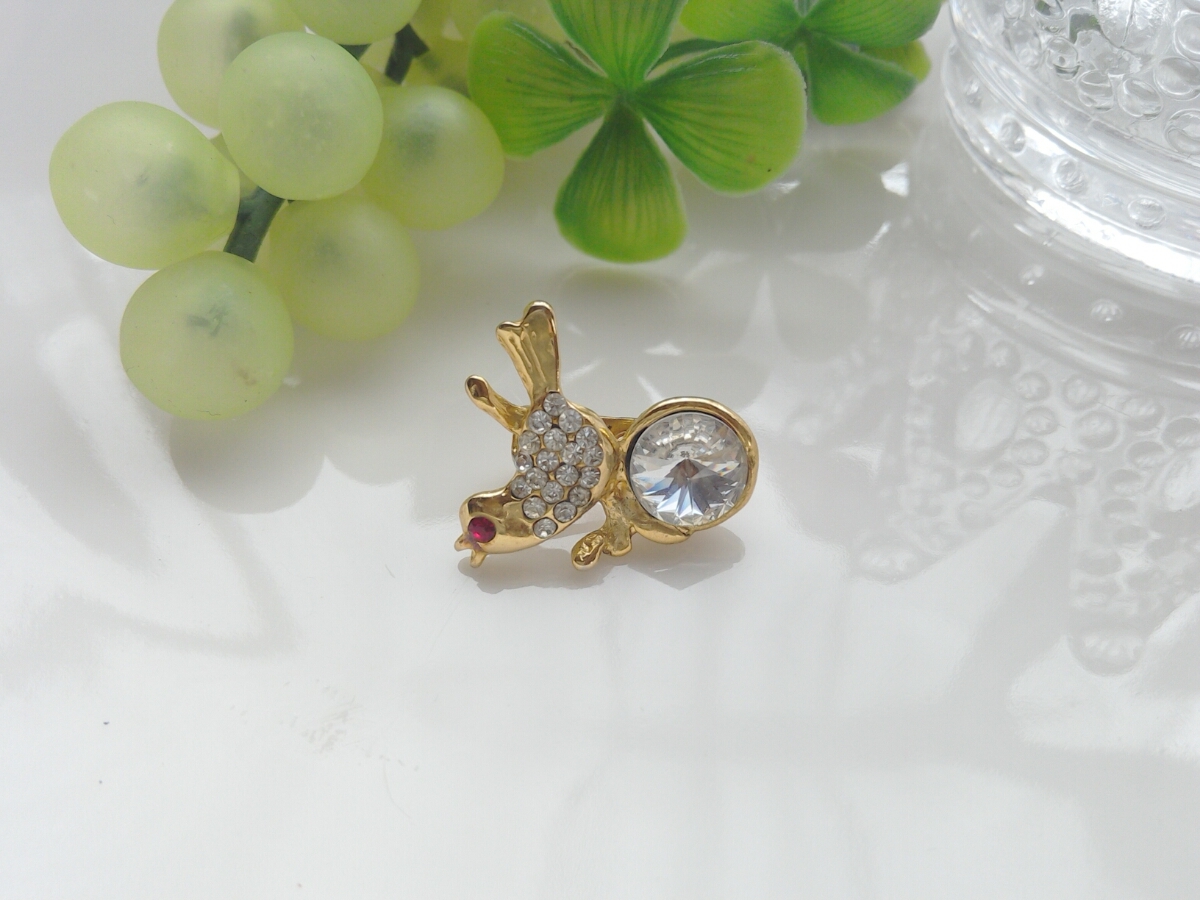 上品 小鳥 ピン ブローチ 小さめ 金色 レディース アクセサリー 装飾品 トリ D拍卖
