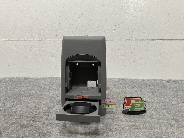 新品!ニュービートル 9C系 純正 後期 灰皿 シガー パネル/ドリンクホルダー/カップホルダー 1C0 863 617 G 1C0863617G3SG VW(134766)拍卖