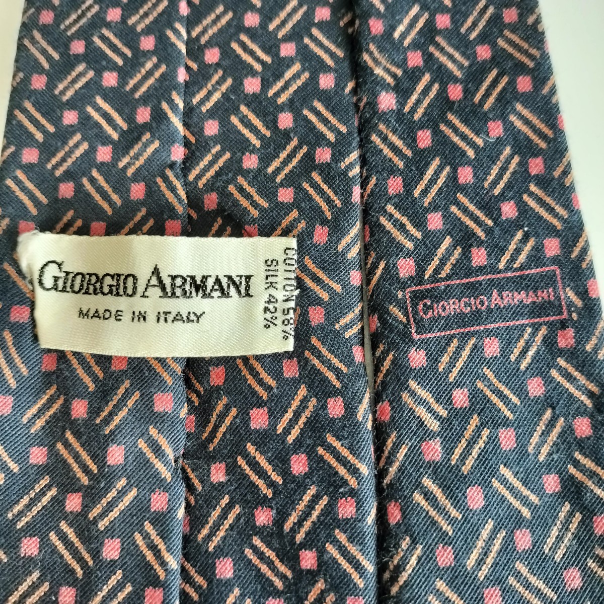 GIORGIO ARMANI(ジョルジオアルマーニ)黒赤棒四角ネクタイ拍卖