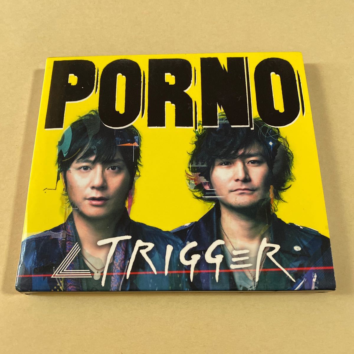 ポルノグラフィティ CD+DVD 2枚組「∠TRIGGER」拍卖