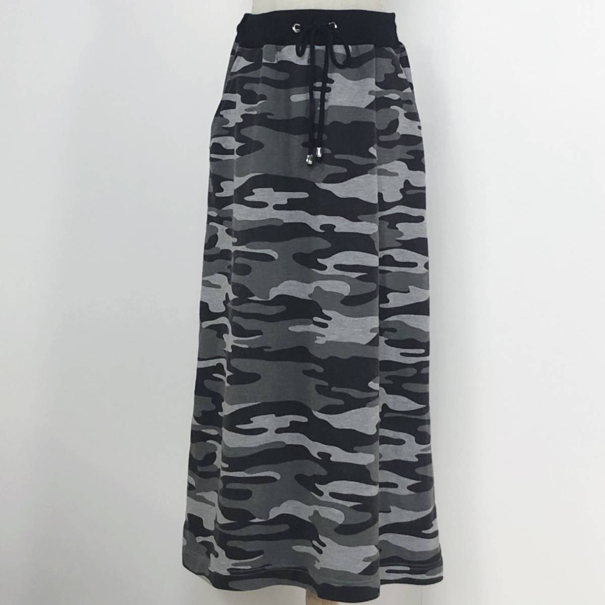 Y0621 ECRUSE レディース ボトムス フレアスカート ロング丈 Lサイズ ブラック 黒 グレー 灰 モノトーン 迷彩 綿素材含 クール スポーティ拍卖