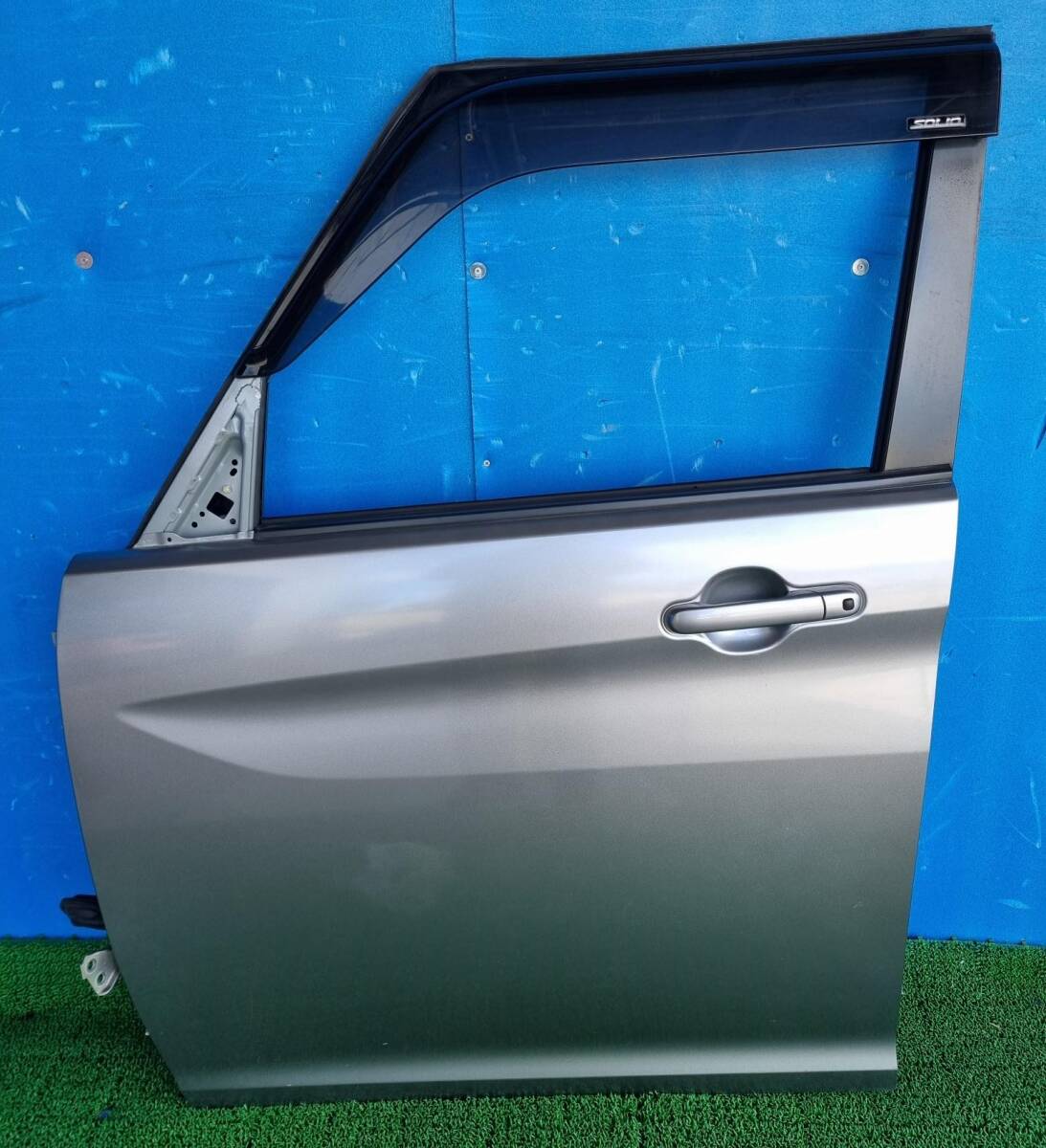 スズキ ソリオ MA36S フロントドア 左 (ZNC シルバー)拍卖