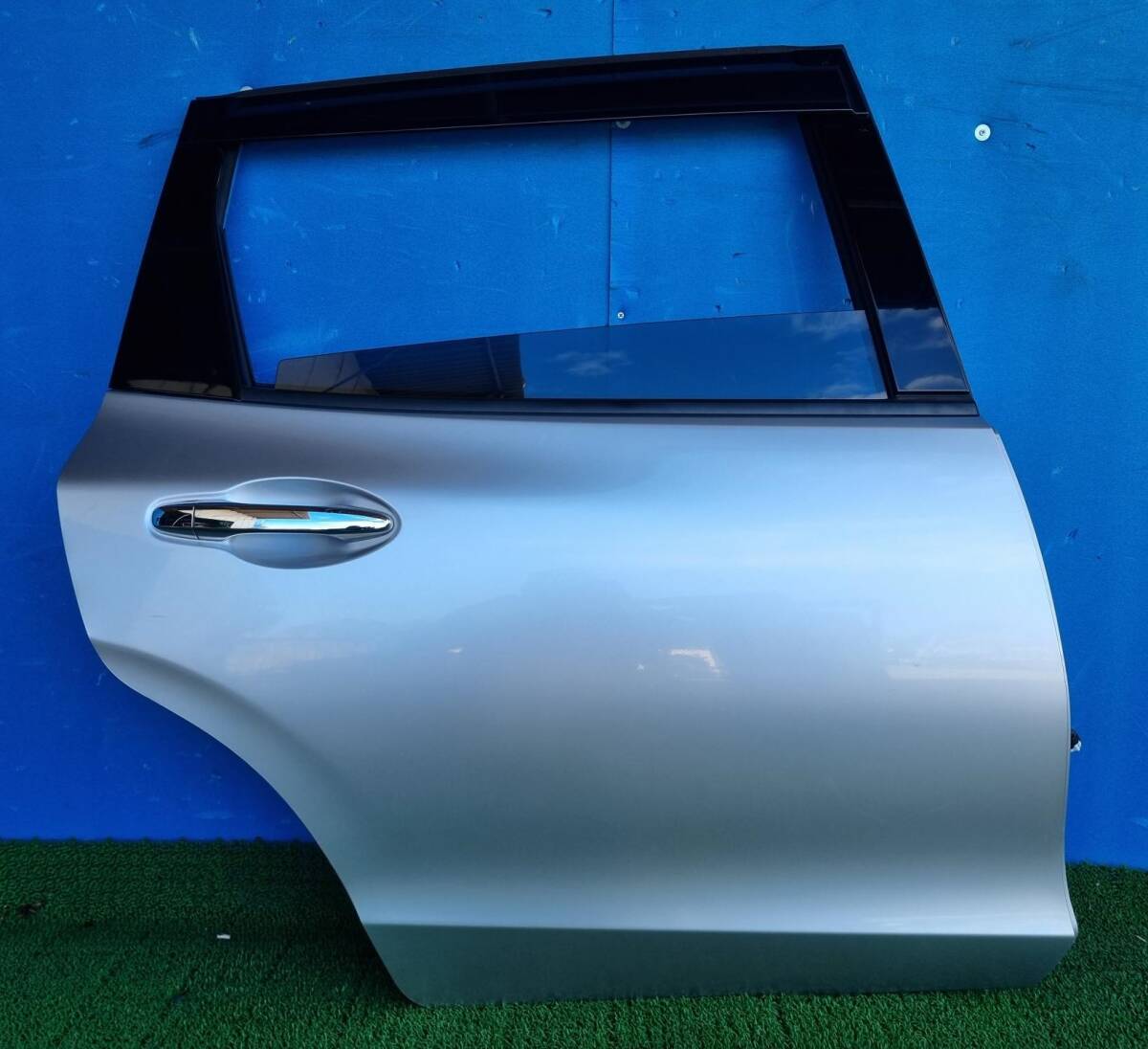 ホンダ ジェイド FR4 リアドア 右 (NH704M プラチナ)拍卖