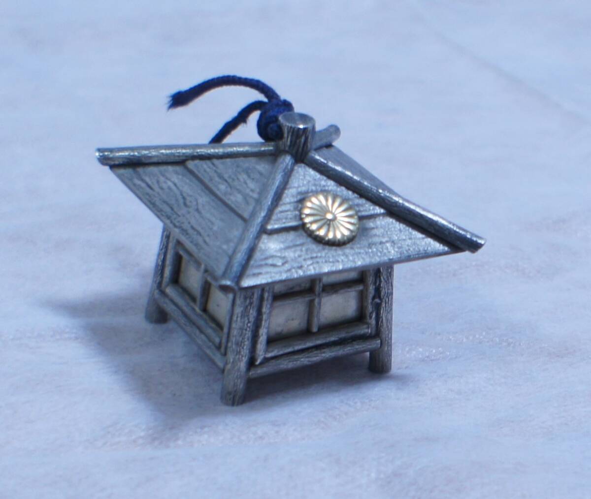 十六菊御紋章 銀吊燈篭形ボンボニエールで、昭和大礼大饗第二夜宴拍卖