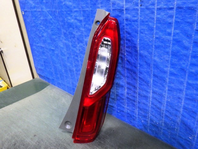 K366 N-BOX JF3 JF4 右テール D185 33500-TTA-N114-M1 N BOX N ボックス 美品拍卖