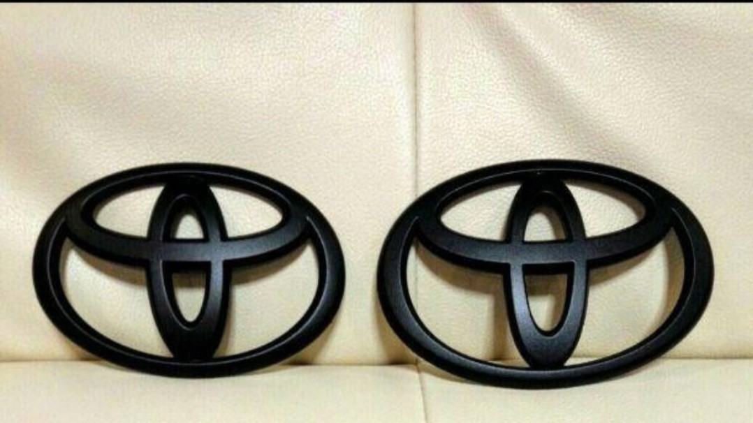 トヨタ ハイエースエンブレム マッドブラック 200系標準ボディー拍卖