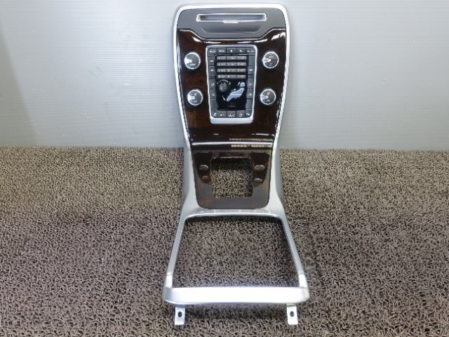 7845 ボルボ V70 BB4164TW エアコンパネル センターパネル拍卖