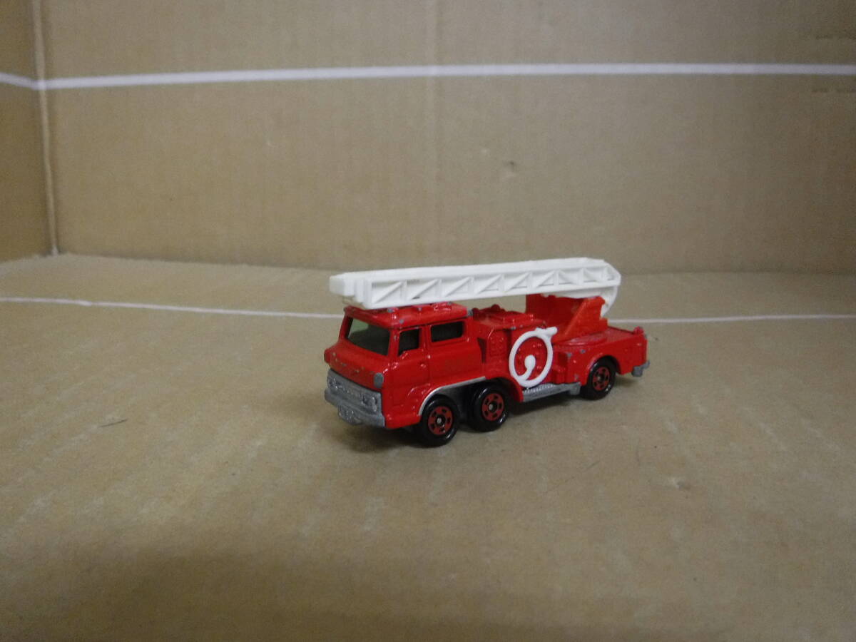 【中古品】トミカ 1/125 日野 ハシゴ消防車 No.29 赤 中国製拍卖