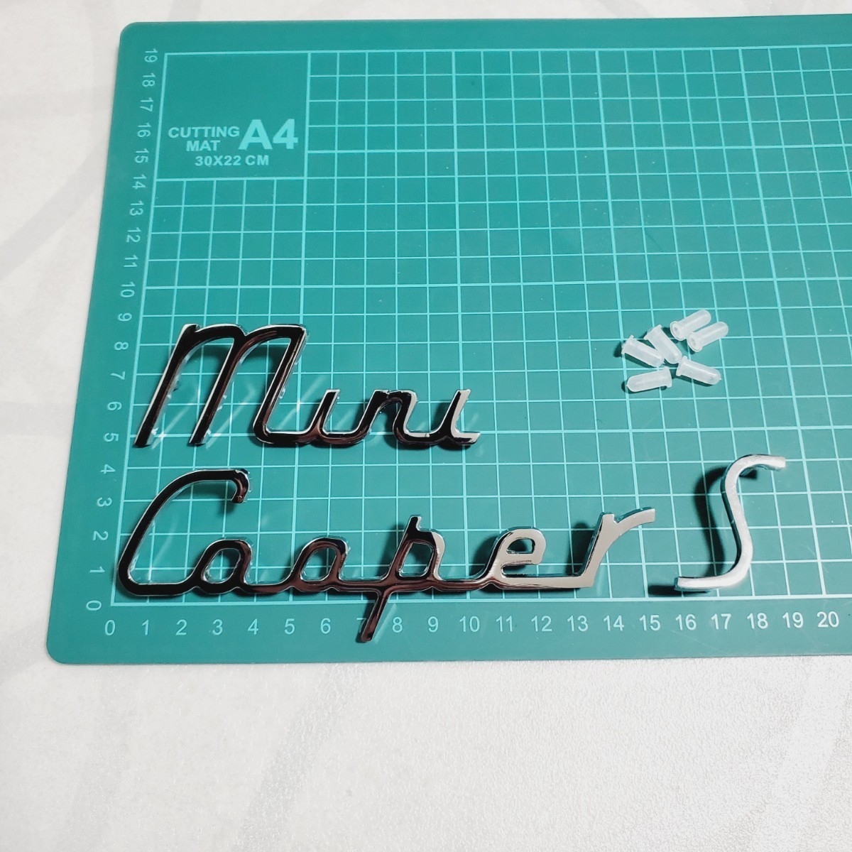 ローバーミニ クラシックミニ Mini Cooper S ミニクーパー エス スクリプト エンブレム セット クリップ 付き 新品拍卖