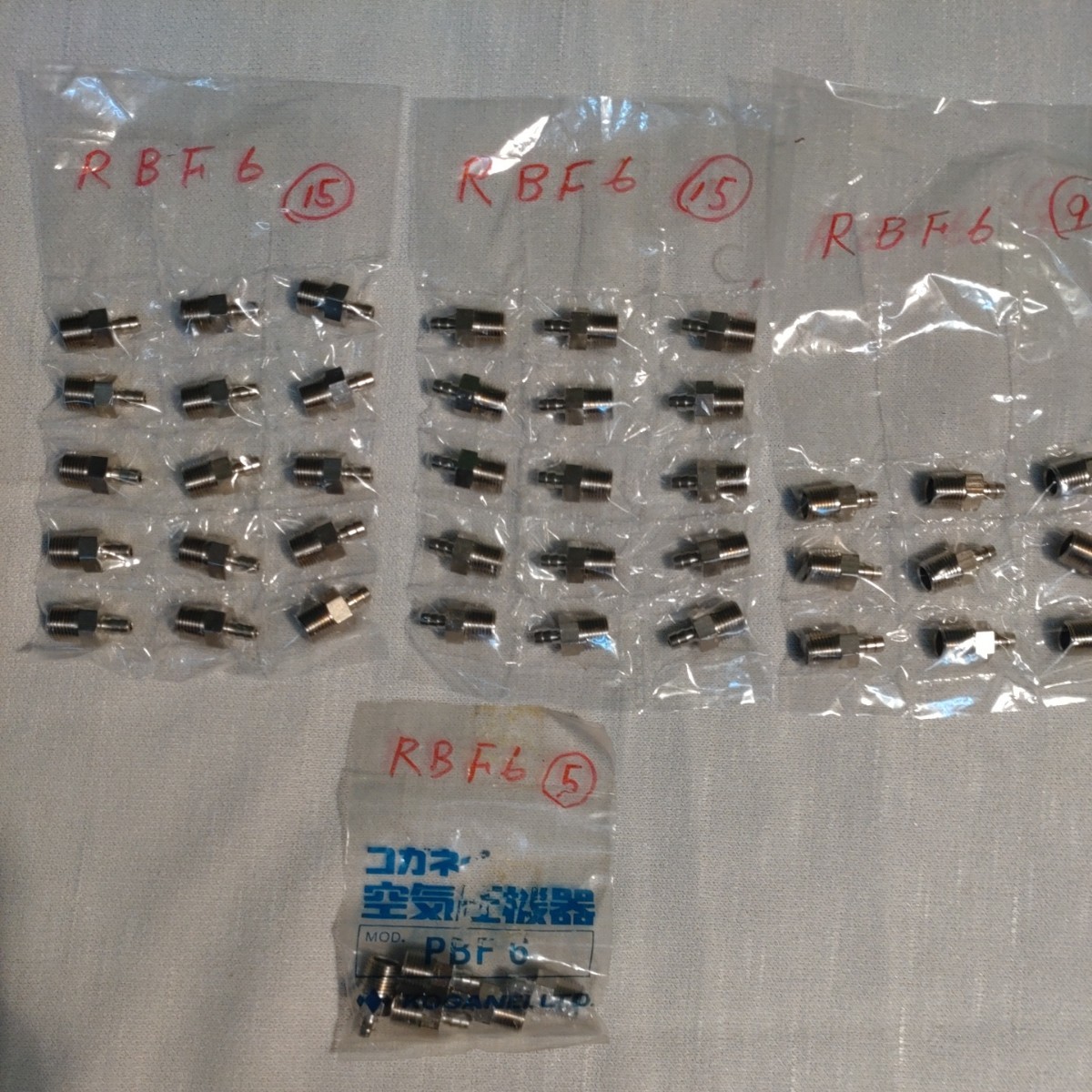 TAC継手:RBF6(ストレート:ハーブ継手)R1/8(配管接続)チューブ内径Φ4mm外径Φ6mm コガネイ製 未使用・長期保管品(44個)拍卖