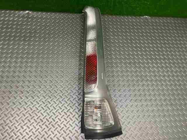 ニッサン セレナ CC25 テールランプ 右 ライト 運転席側 26550-CY82A拍卖