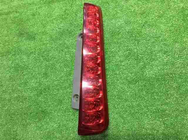 トヨタ アイシス ANM10W テールランプ 右 ライト 運転席側拍卖