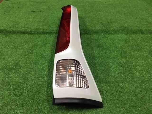 ニッサン セレナ CC25 テールランプ 右 ライト 運転席側拍卖