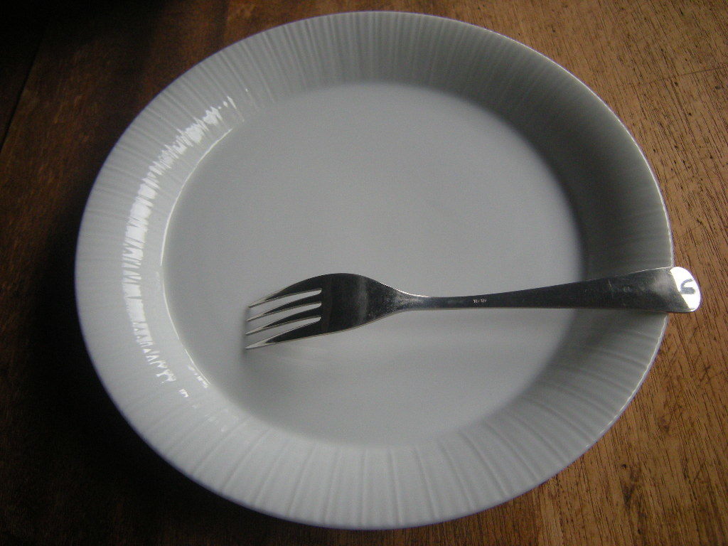 山◎美濃焼*売り切り【新品・未使用】白磁器 千段 切立リム ディナープレート 8寸(25.8㎝x3.3㎝)1枚から *レストランうつわ*拍卖